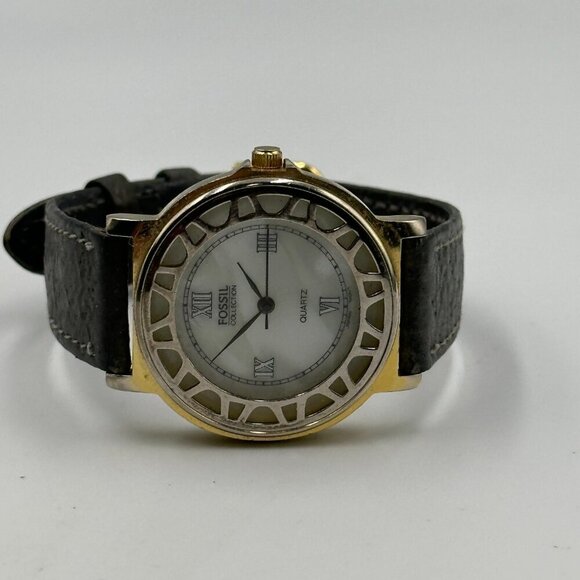 Vintage Fossil Collectors Club Watch Women Two Tone Gray Leather Band Works 8.5\